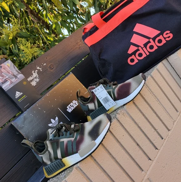 adidas gazelle silver green womens adidas Nmd R1 Nanzuka Star Wars Mens Running Shoes (Black)